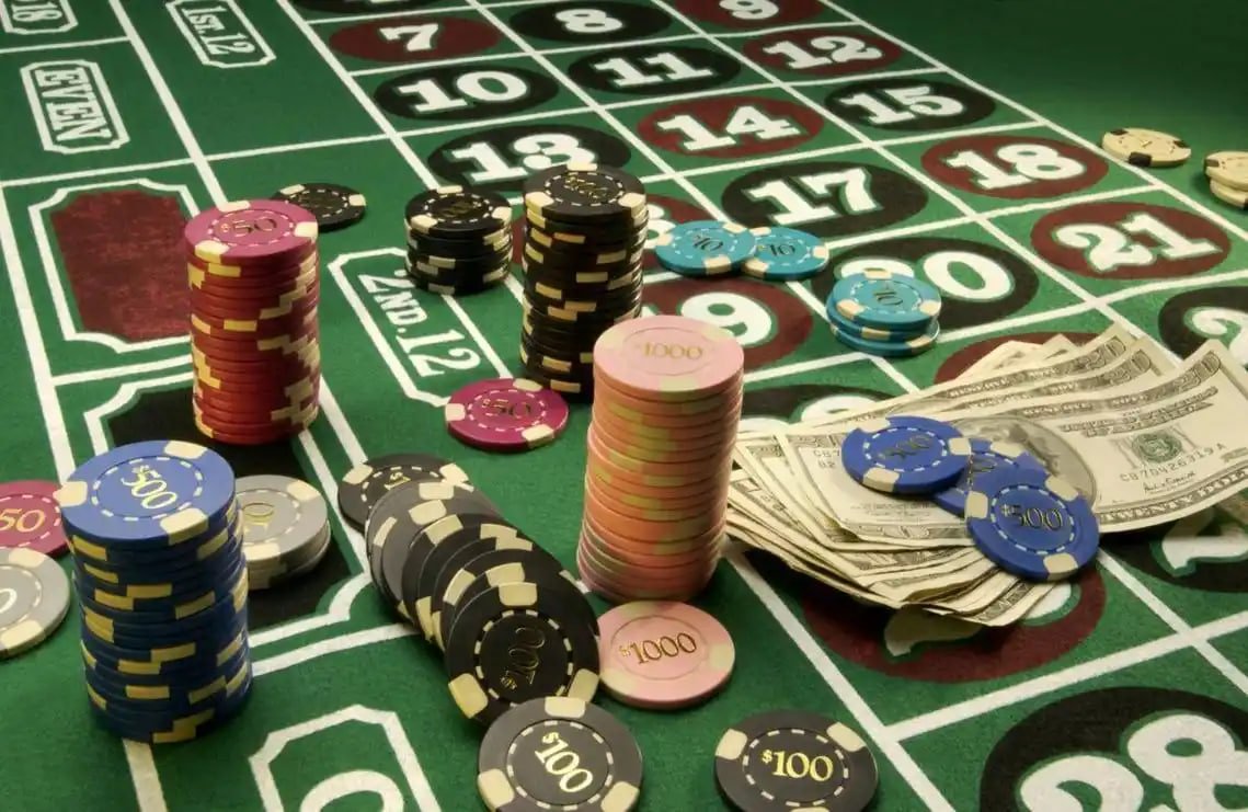 Antarmuka aplikasi mobile nzxt menampilkan menu sportsbook, live dealer, dan slot game dengan tombol navigasi yang dioptimalkan untuk sentuhan.